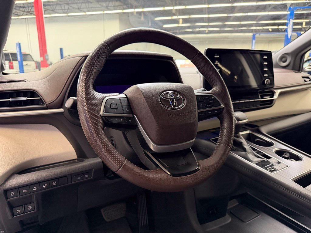 Used 2021 Toyota Sienna Platinum FWD image 23