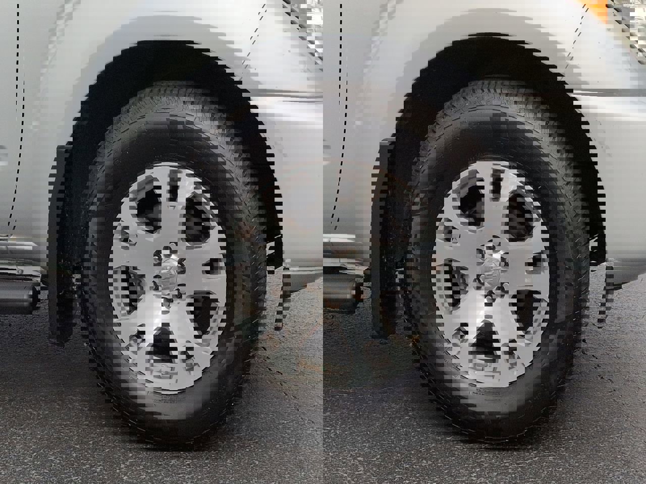 Used 2012 Suzuki Equator Sport image 11