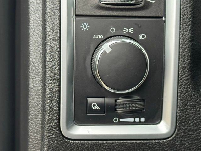 Certified 2019 RAM 1500 Classic SLT w/ Luxury Group image 14