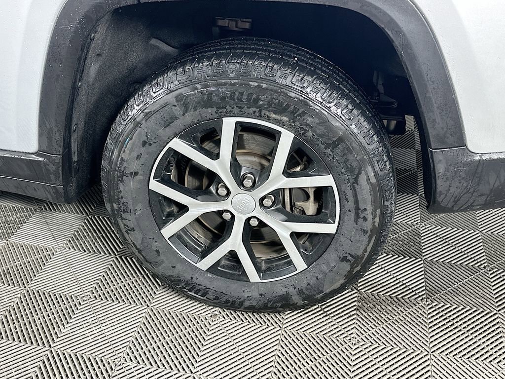 Certified 2024 Jeep Grand Cherokee L Limited w/ Luxury Tech Group II AWD/4WD image 45