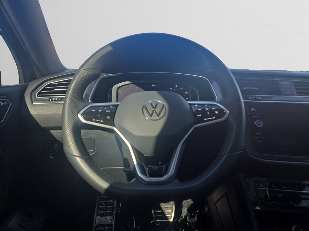 Used 2024 Volkswagen Tiguan SEL R-Line image 13