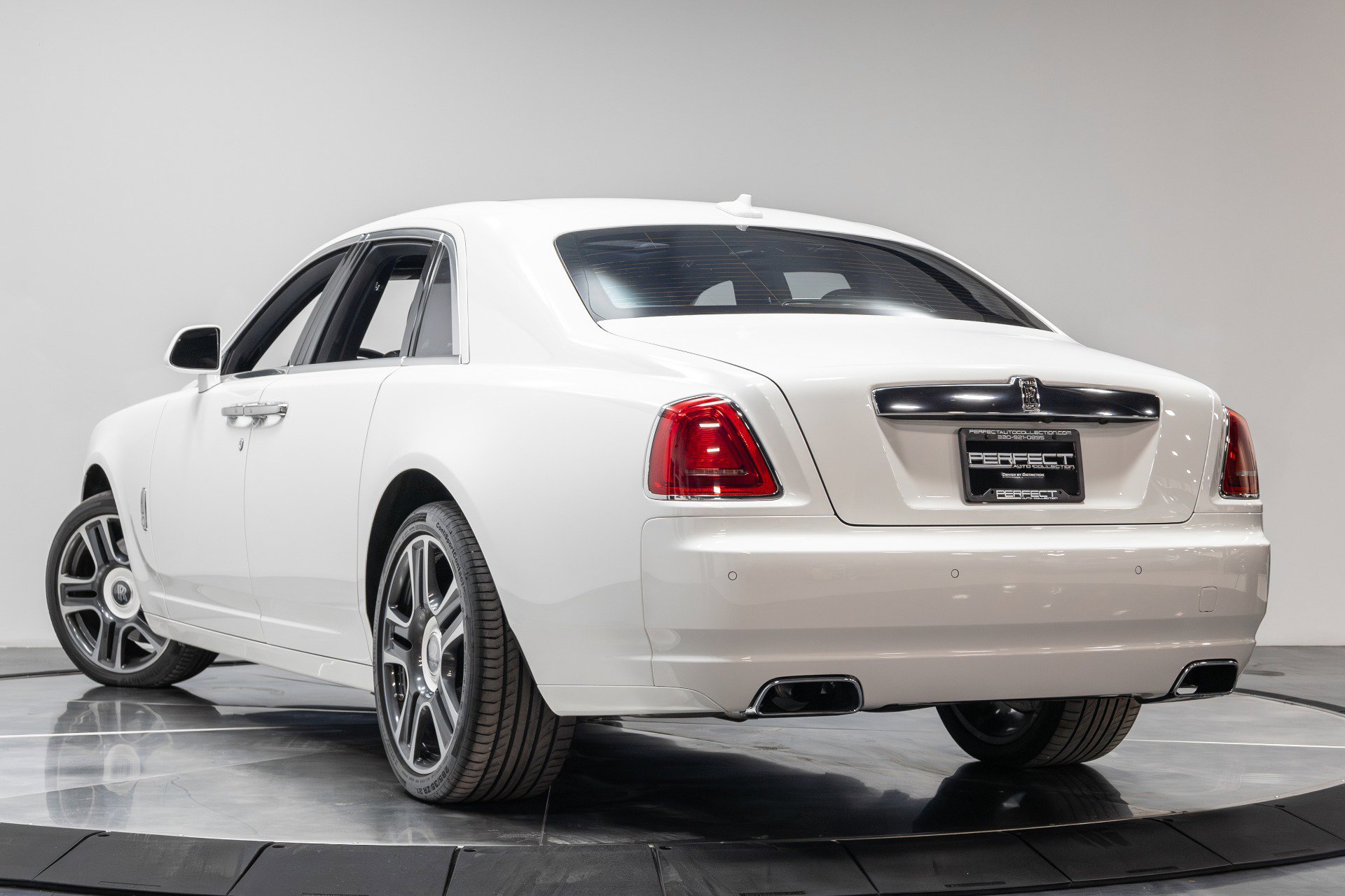 Used 2016 Rolls-Royce Ghost image 34
