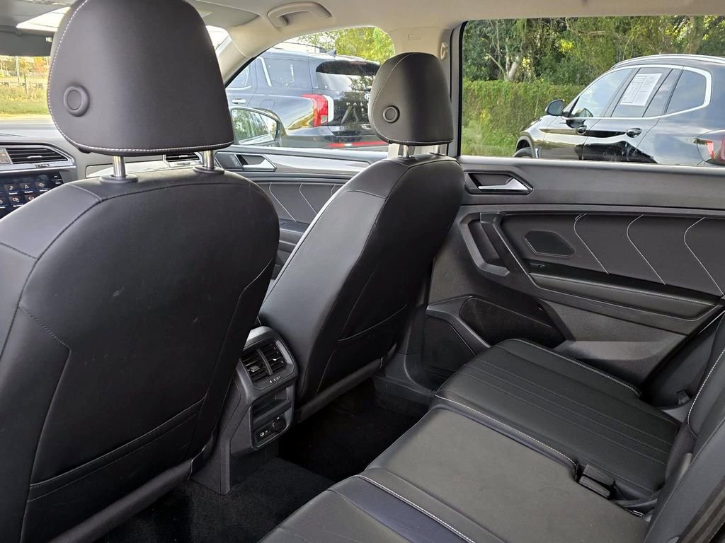 Used 2022 Volkswagen Tiguan SE AWD/4WD image 31