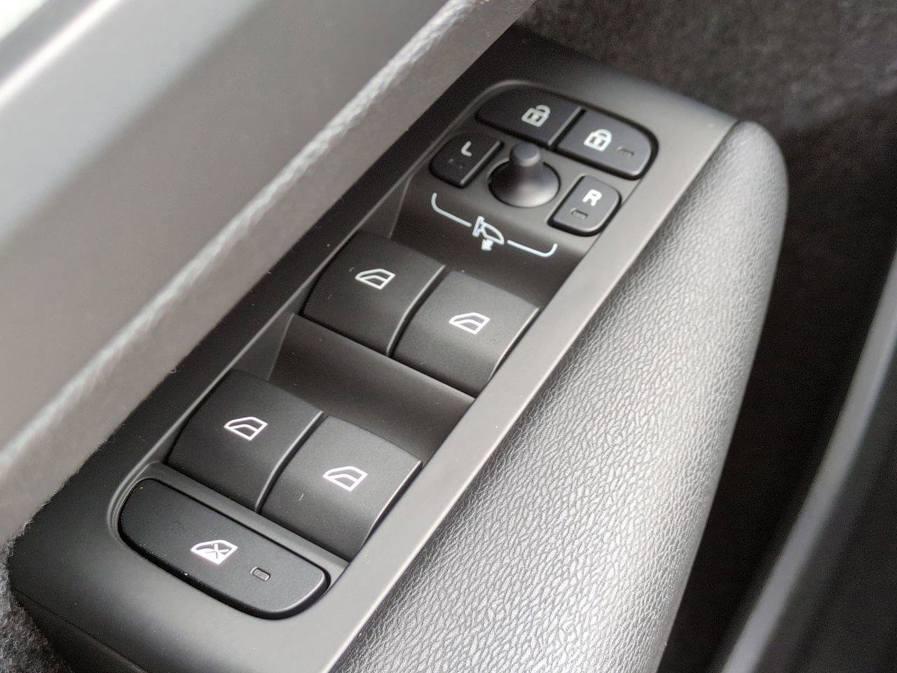 New 2025 Volvo XC40 B5 Core w/ Protection Package Premier image 23