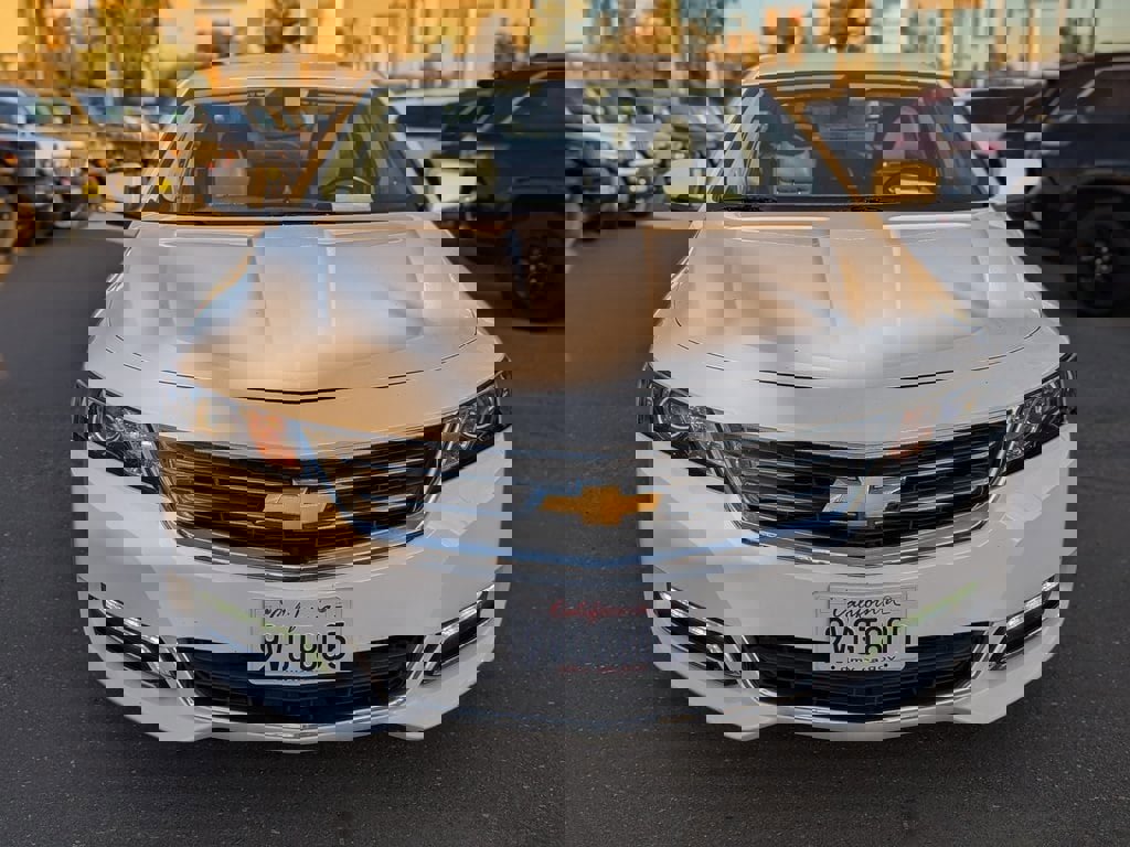 Used 2018 Chevrolet Impala LT image 2