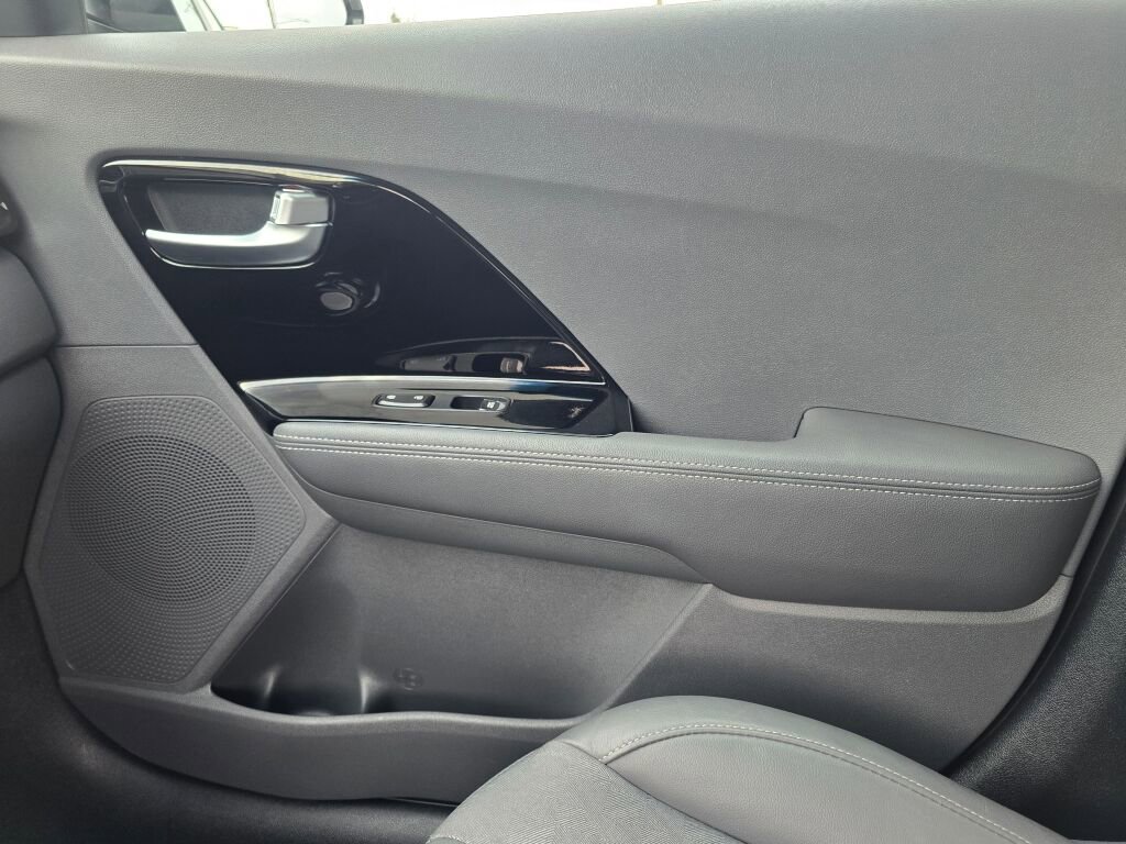 Used 2019 Kia Niro EX image 32