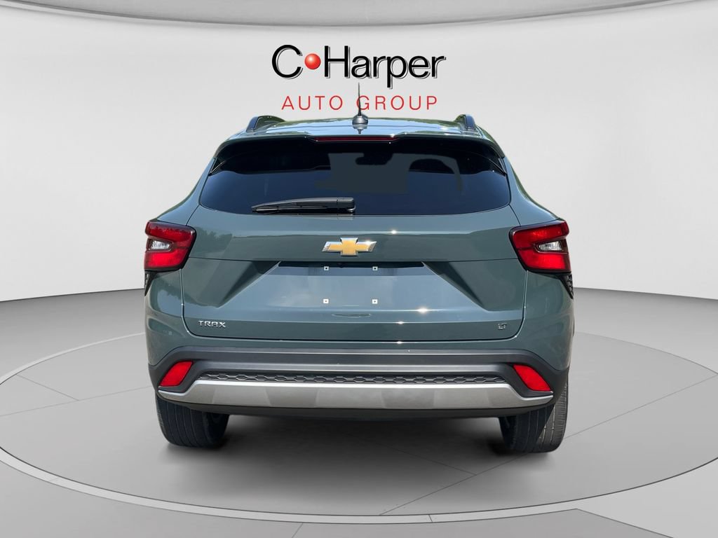 Used 2025 Chevrolet Trax LT FWD image 4