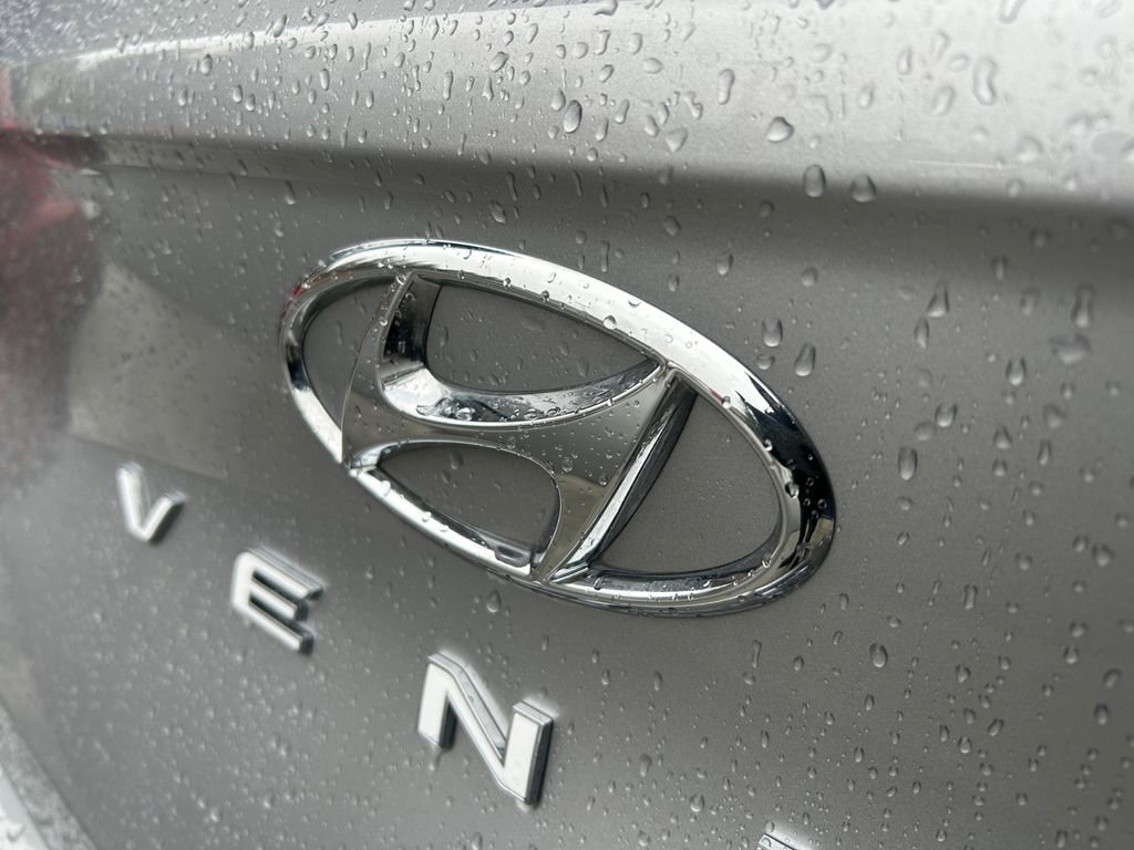 Used 2025 Hyundai Venue SEL image 32