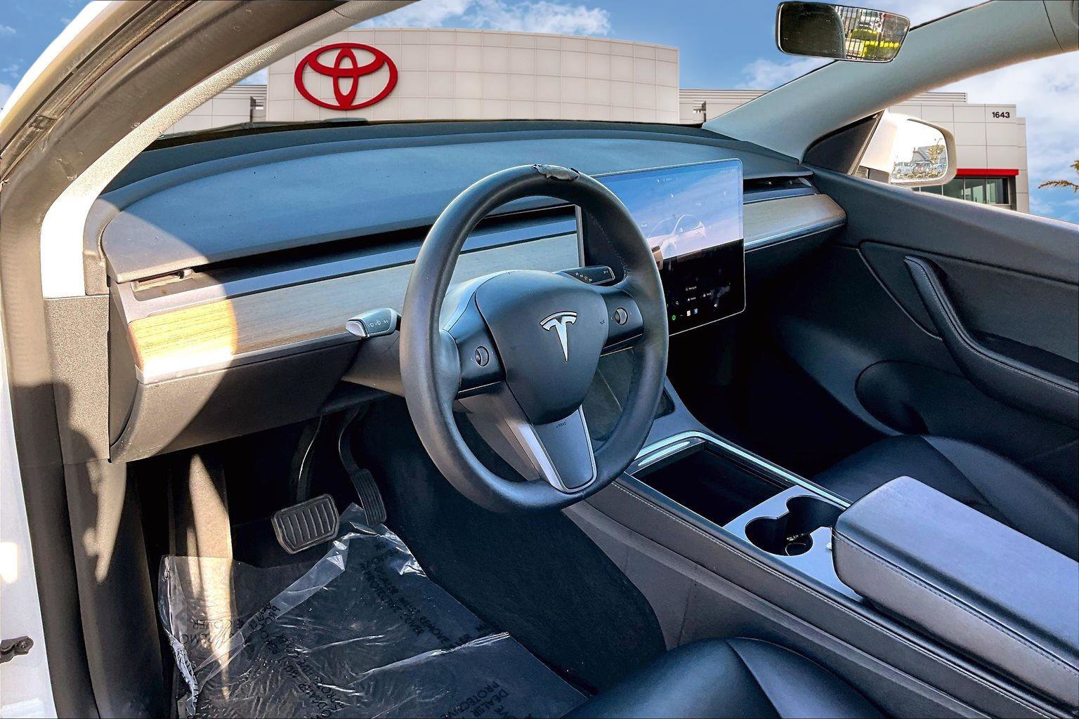 Used 2022 Tesla Model Y Long Range image 12