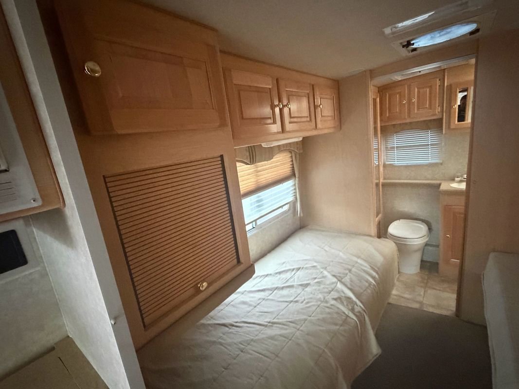 Used 2006 Ford E-350 and Econoline 350 Super Duty image 22