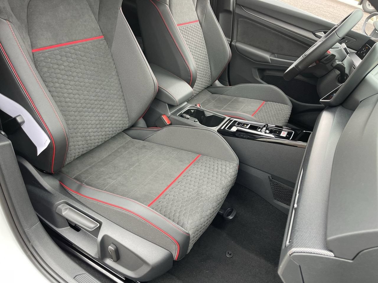 New 2026 Volkswagen GTI SE FWD image 7