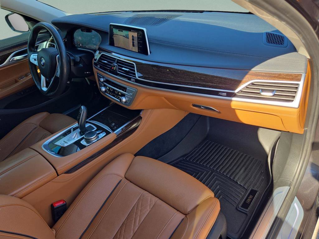 Used 2022 BMW 750i xDrive image 29