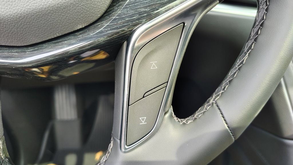 New 2025 Cadillac XT5 Premium Luxury w/ LPO, Floor Liner Package AWD/4WD image 24