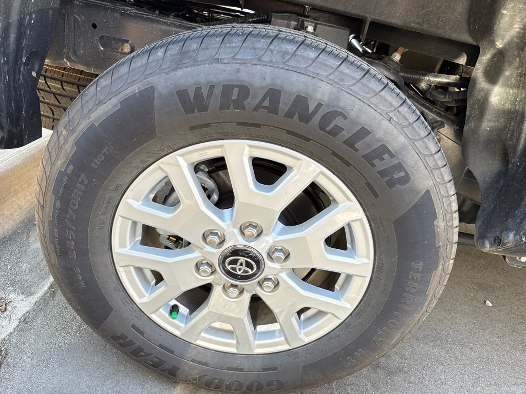 Used 2025 Toyota Tacoma SR5 image 9