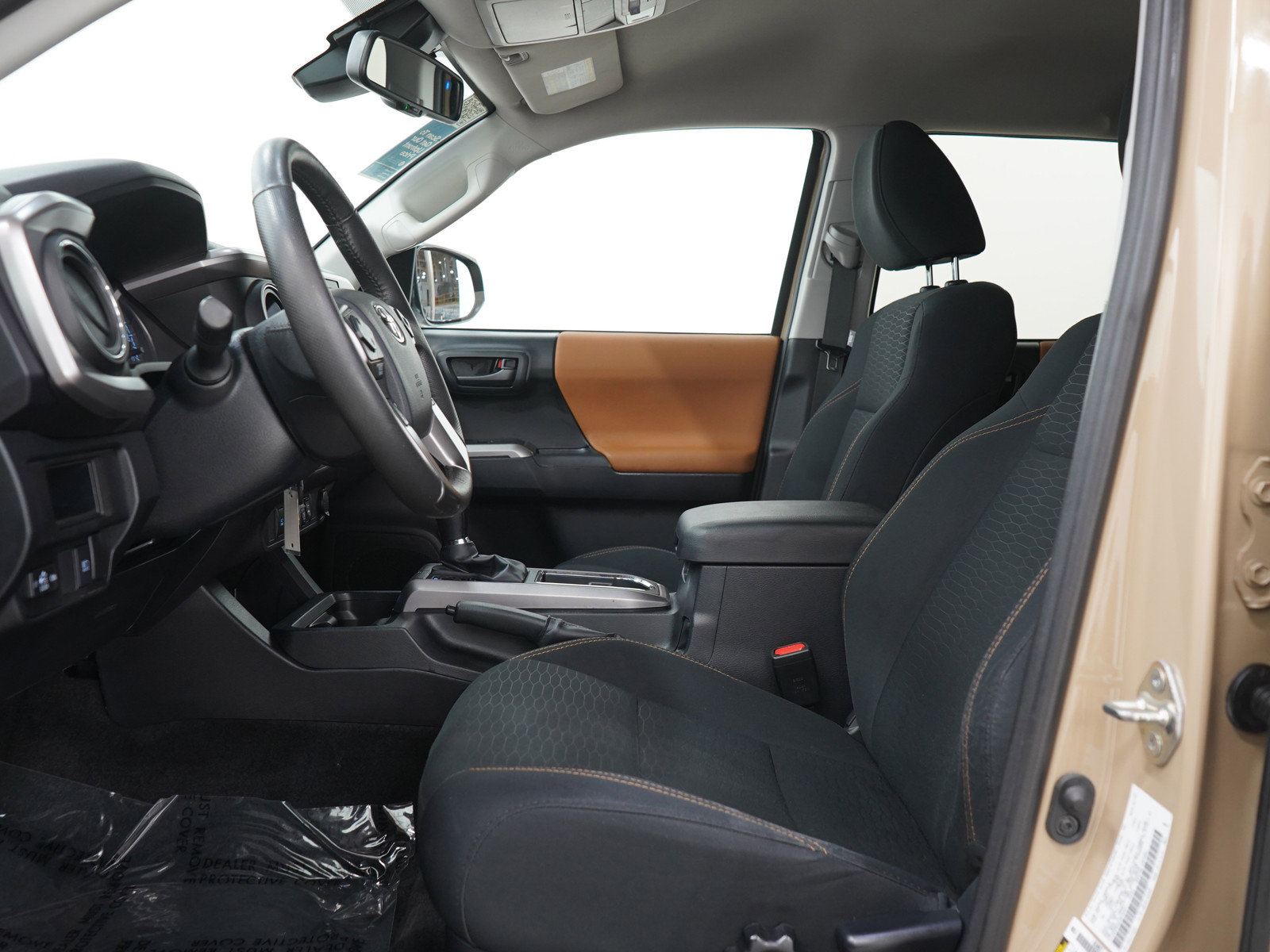 Used 2018 Toyota Tacoma SR5 AWD/4WD image 24
