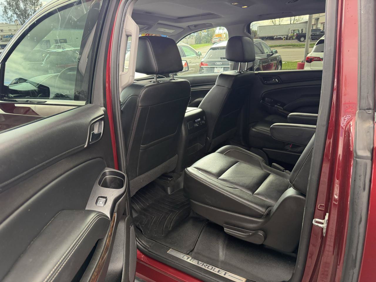 Used 2016 Chevrolet Suburban LT w/ Luxury Package AWD/4WD image 10