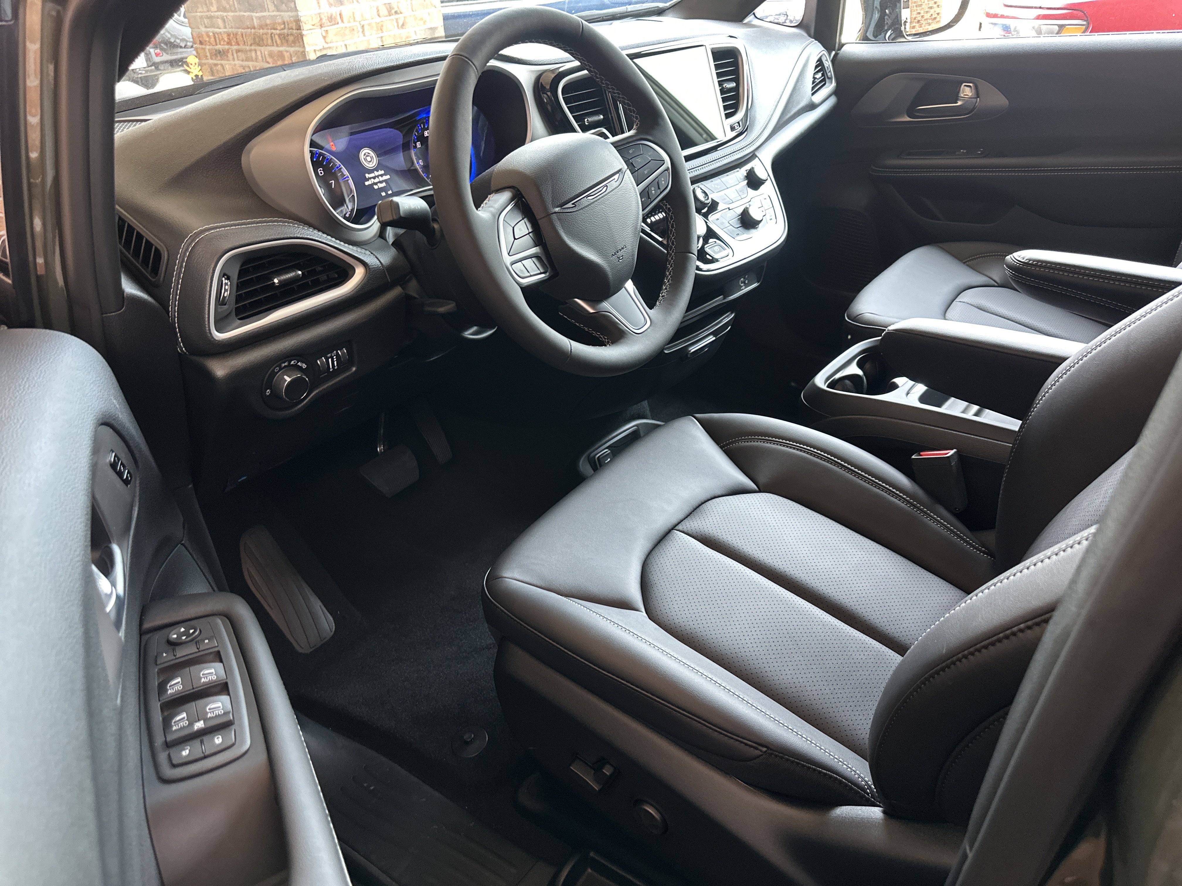 New 2027 Chrysler Pacifica Select AWD/4WD image 21