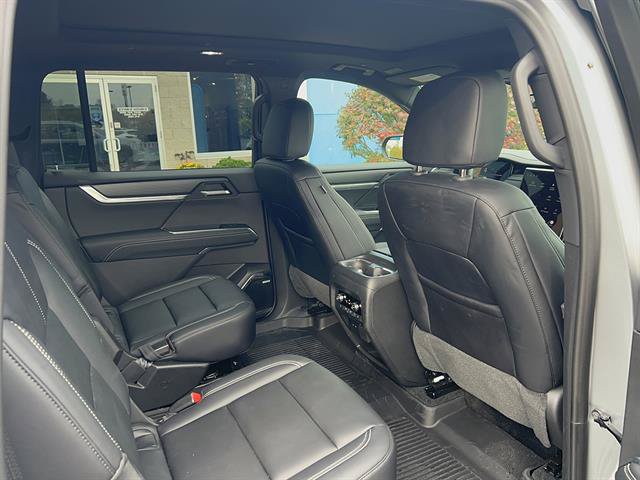 Used 2026 GMC Acadia Elevation w/ Elevation Premium Package FWD image 17