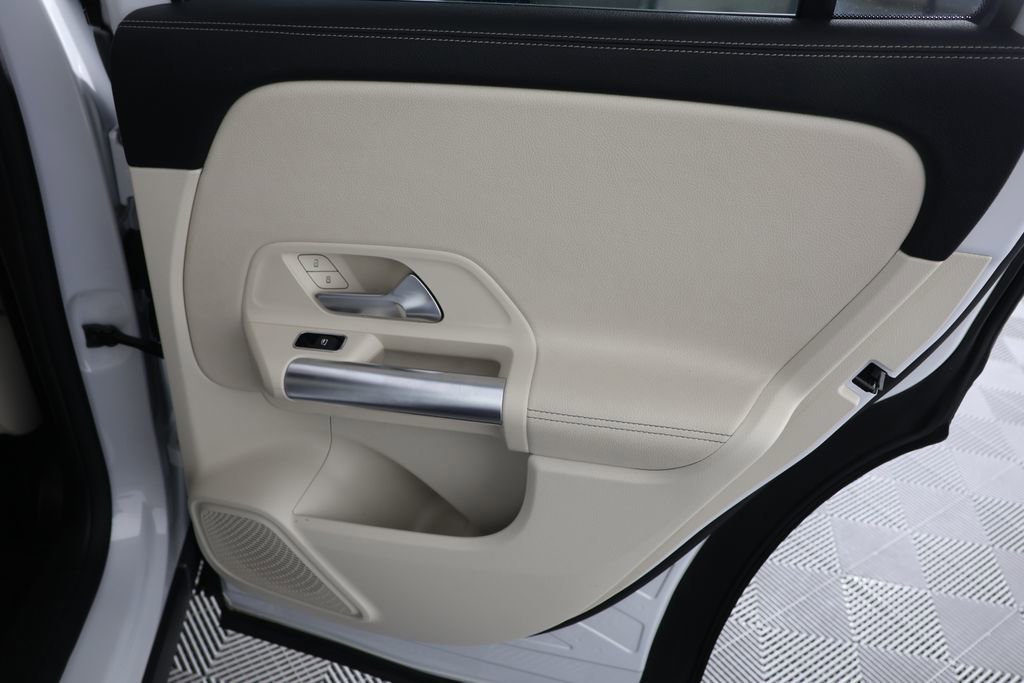 Used 2024 Mercedes-Benz GLA 250 4MATIC w/ Winter Heating Package image 27