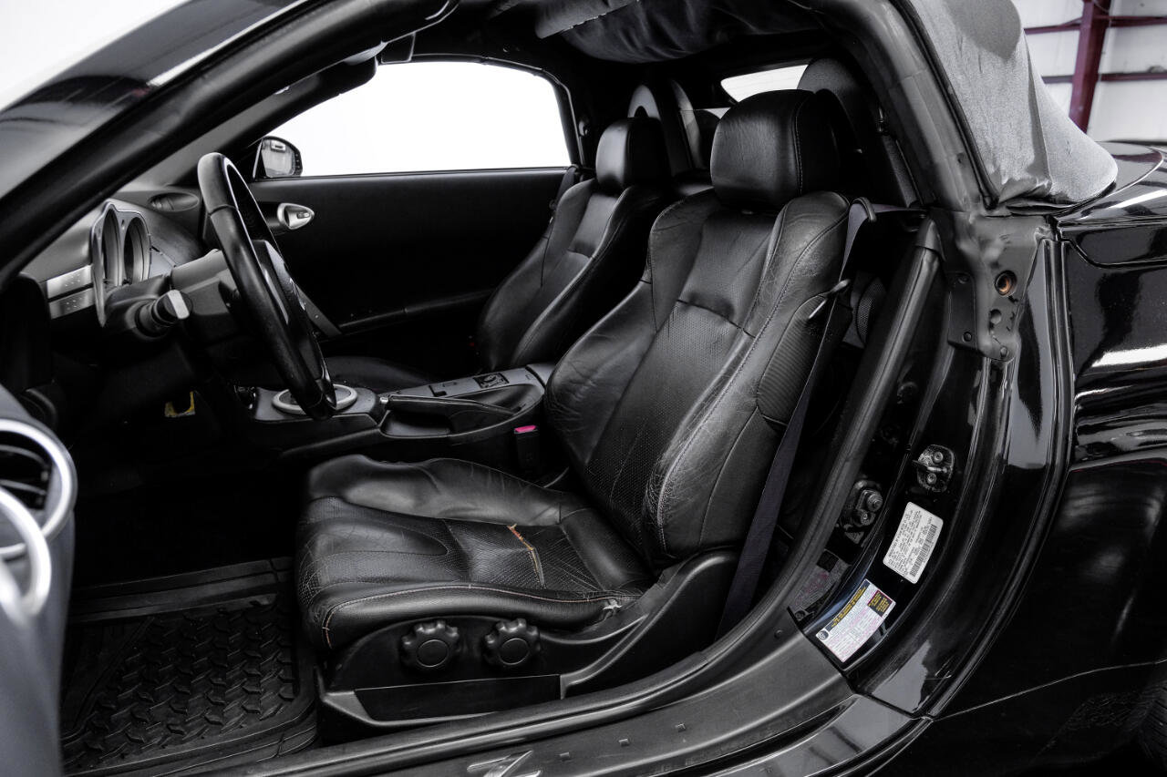 Used 2005 Nissan 350Z Touring image 4
