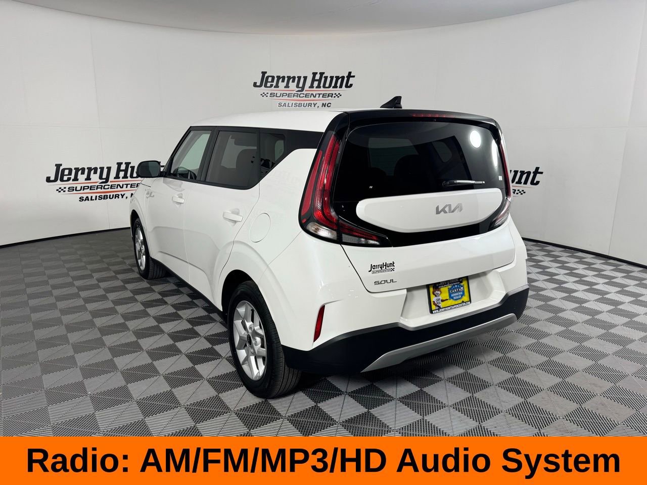 Used 2025 Kia Soul LX w/ LX Technology Package FWD image 9