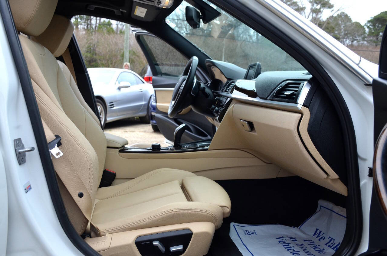 Used 2017 BMW 330i xDrive Sedan image 10