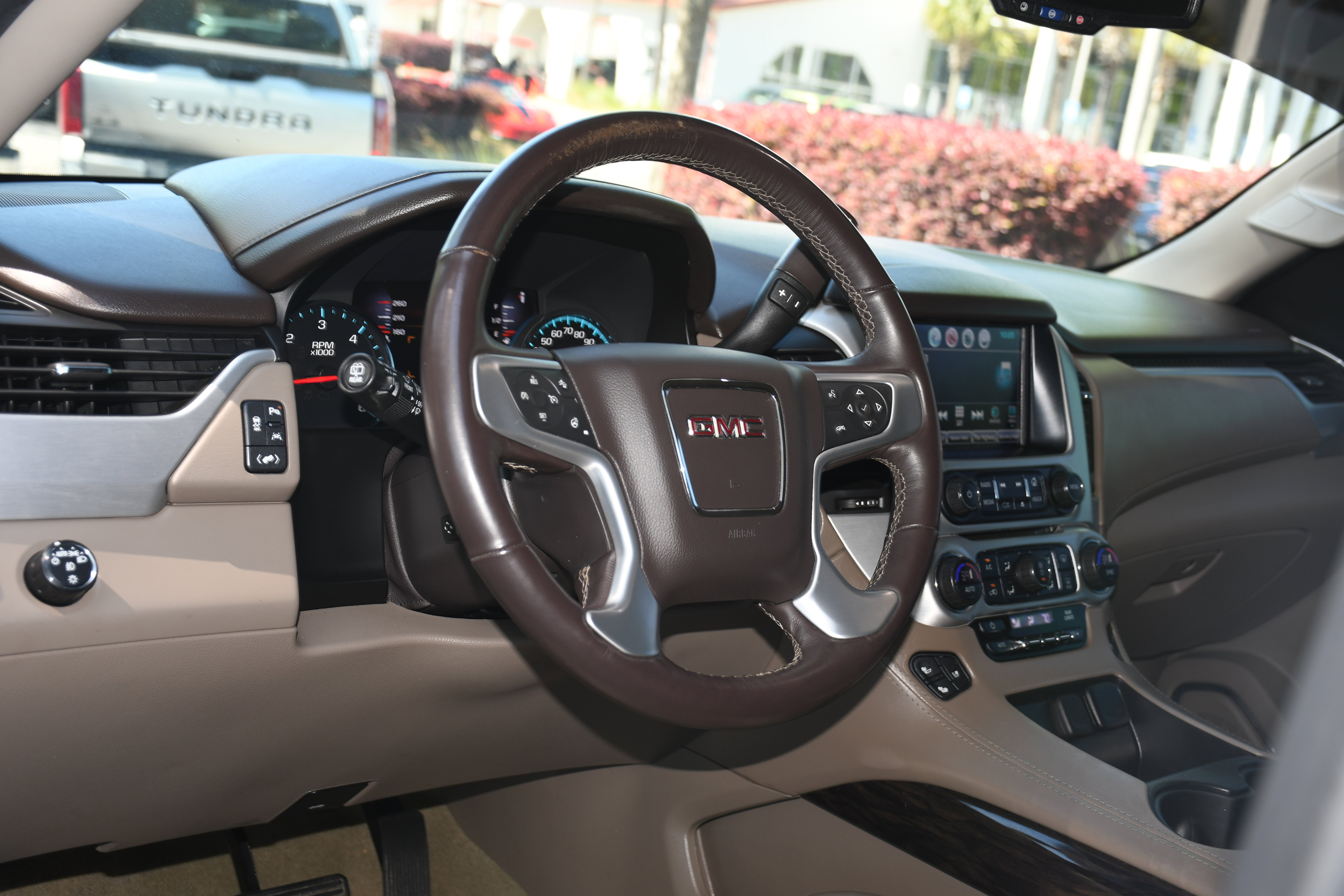 Used 2017 GMC Yukon SLT image 8