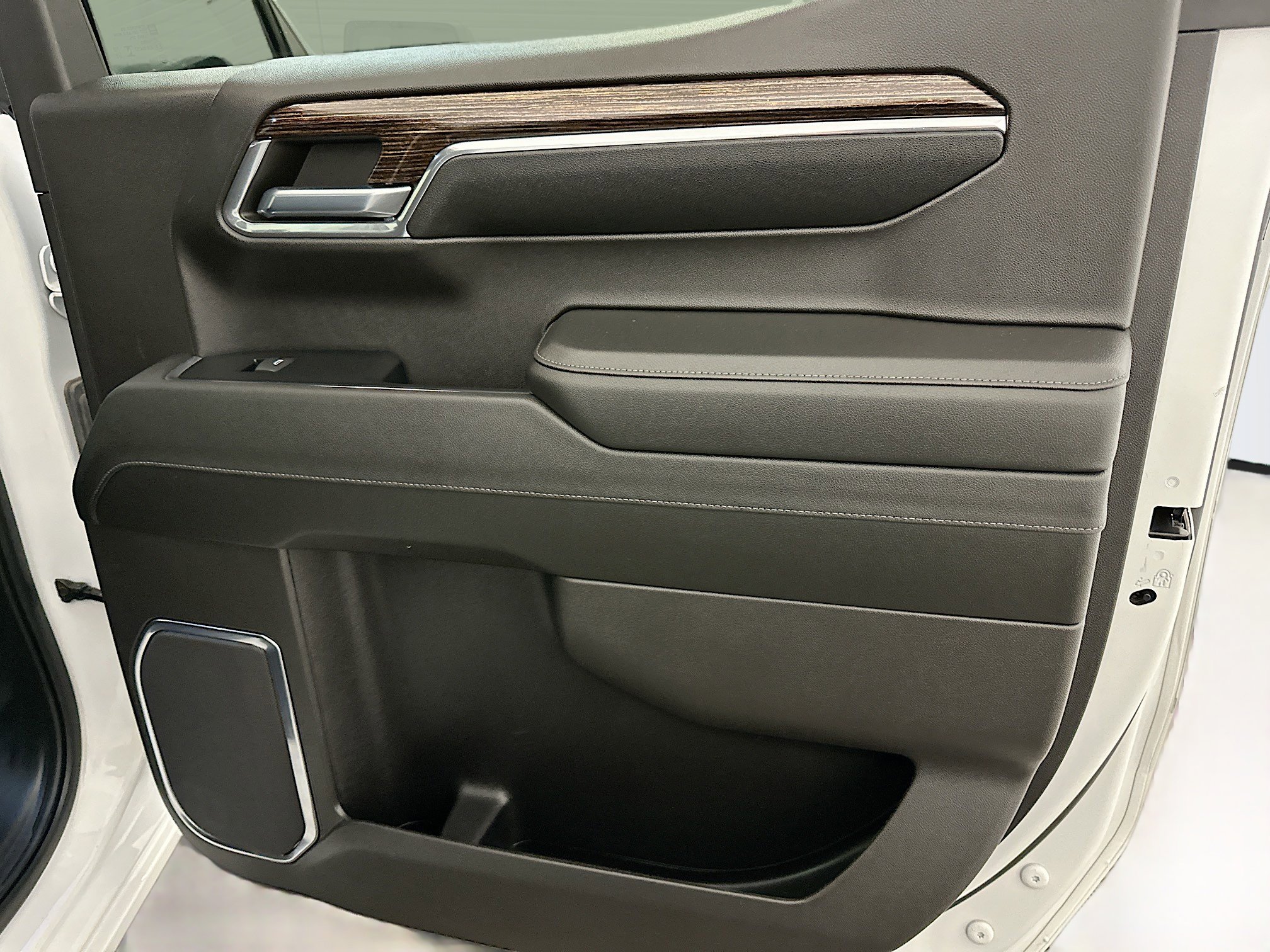 Used 2024 GMC Sierra 1500 Elevation image 31