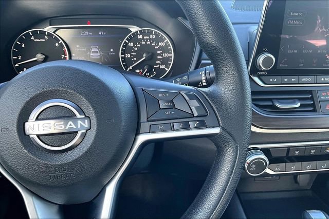 Used 2024 Nissan Altima 2.5 SV image 12