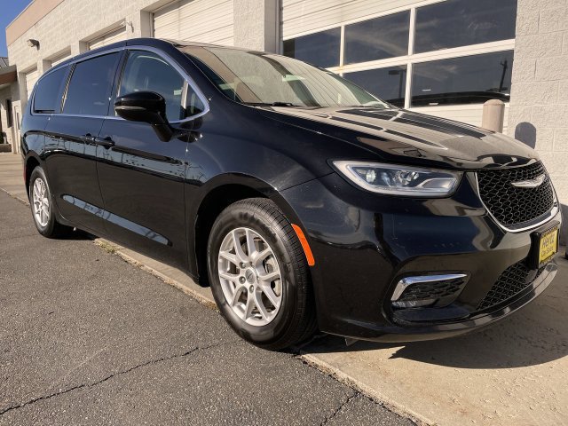 Used 2024 Chrysler Pacifica Touring-L FWD image 12