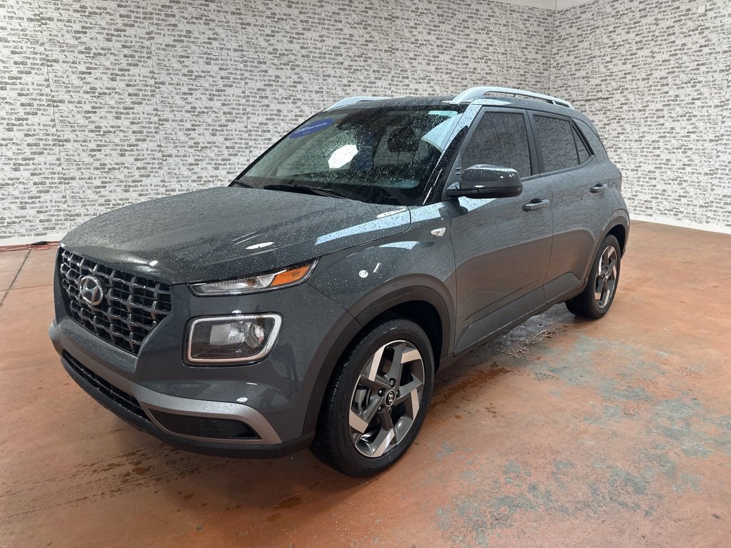 Certified 2025 Hyundai Venue SEL image 3