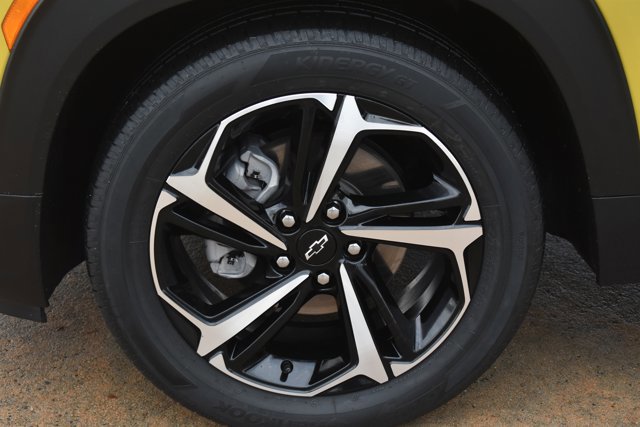 Used 2023 Chevrolet TrailBlazer RS w/ Sun and Liftgate Package image 11