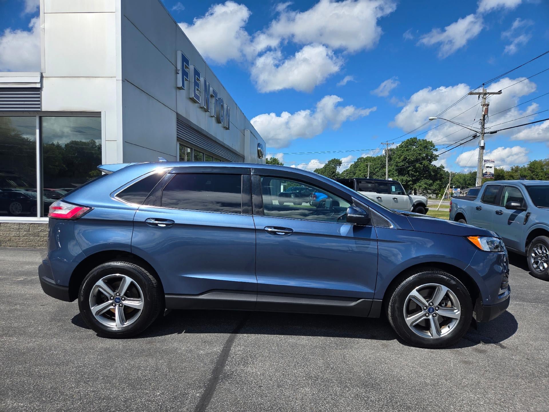 Used 2019 Ford Edge Titanium w/ Equipment Group 301A AWD/4WD image 2