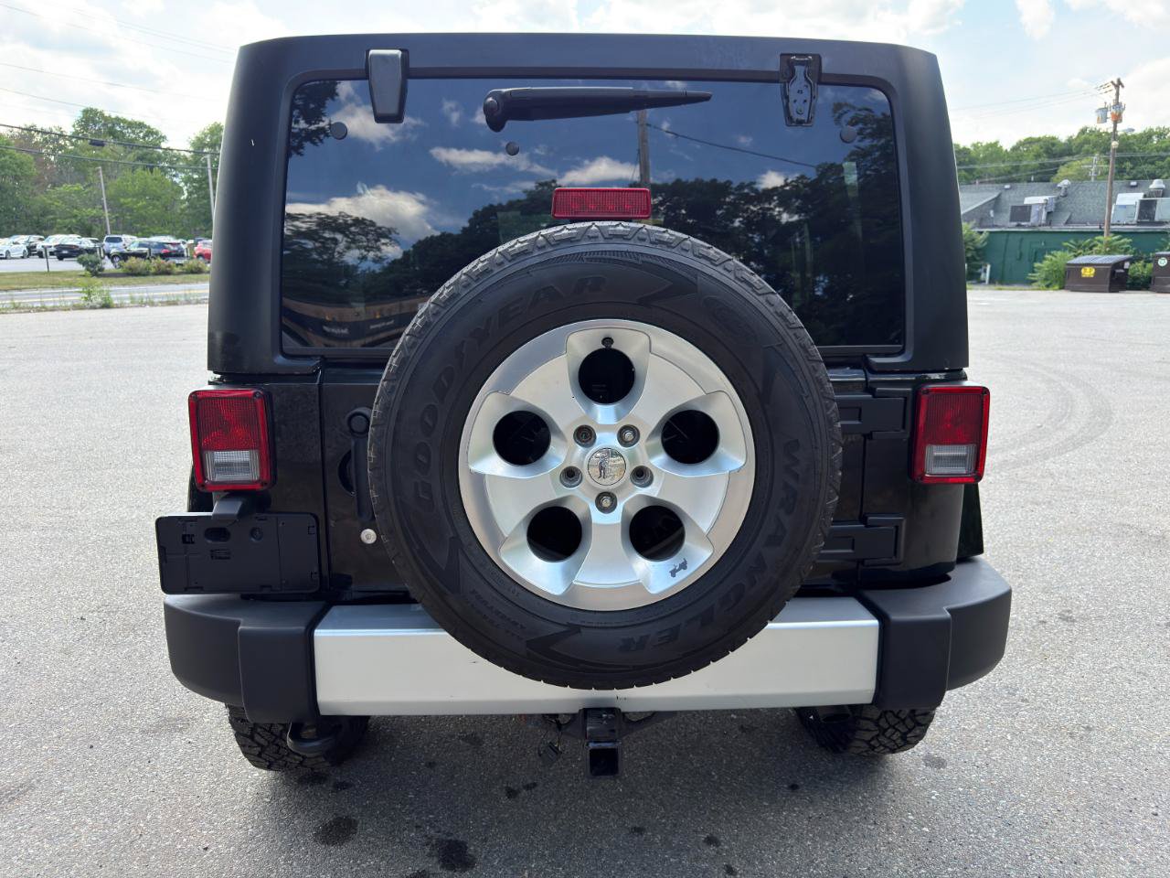 Used 2015 Jeep Wrangler Unlimited Sahara w/ Dual Top Group AWD/4WD image 6