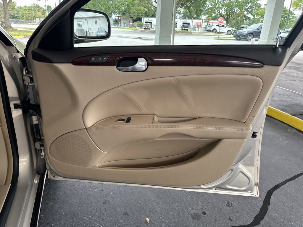Used 2007 Buick Lucerne CXL w/ Luxury Package FWD image 34