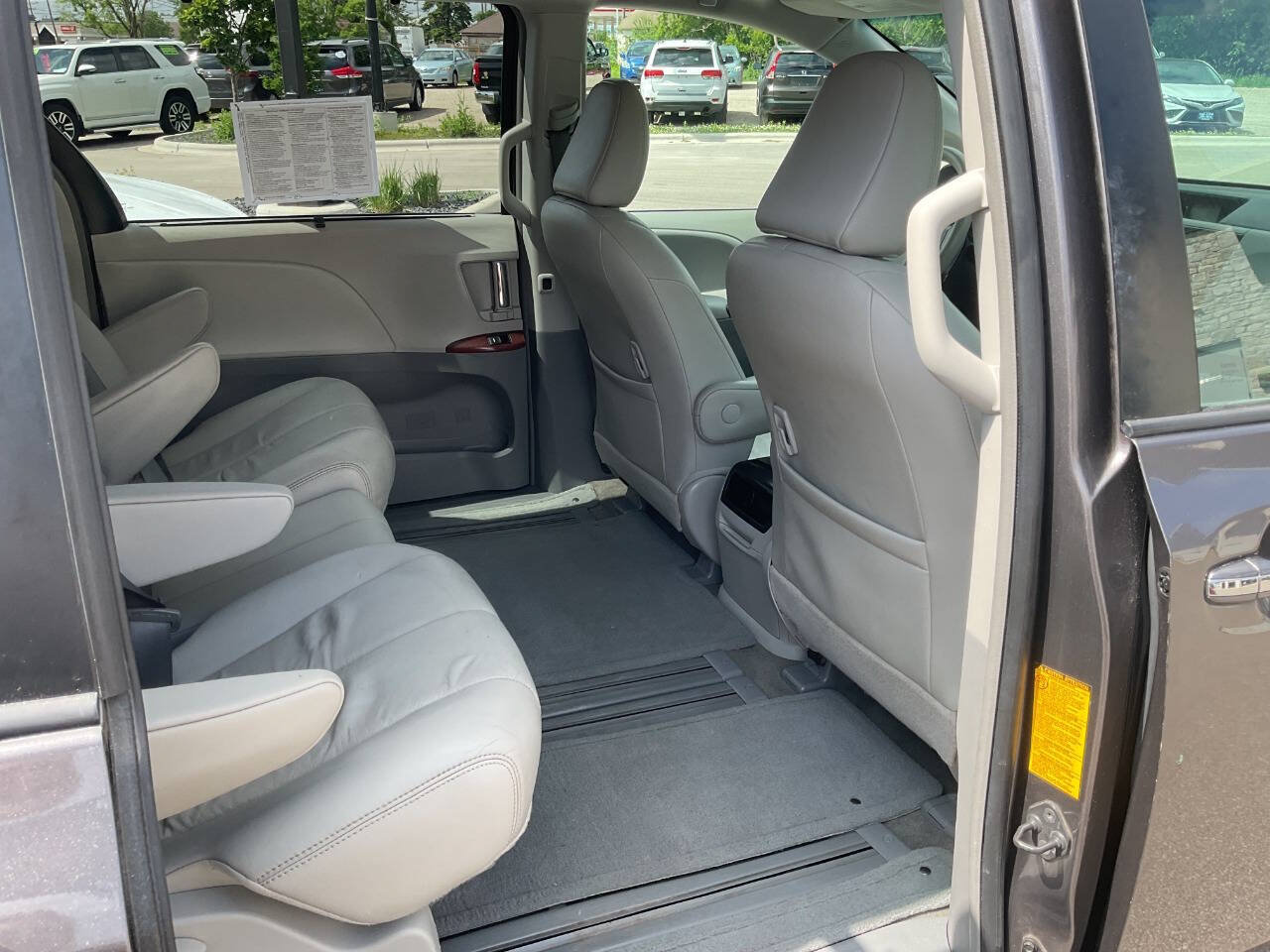 Used 2012 Toyota Sienna XLE FWD image 36