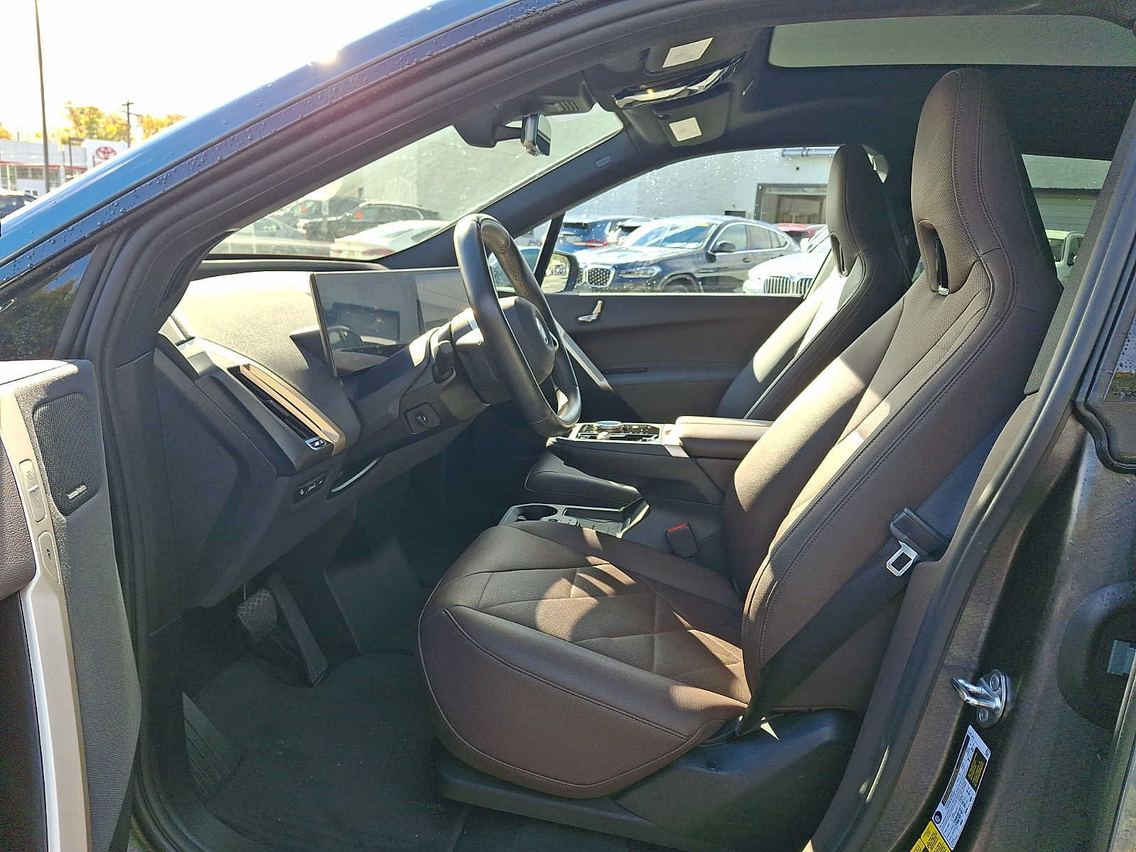 Used 2024 BMW iX xDrive50 w/ Sport Package AWD/4WD image 13