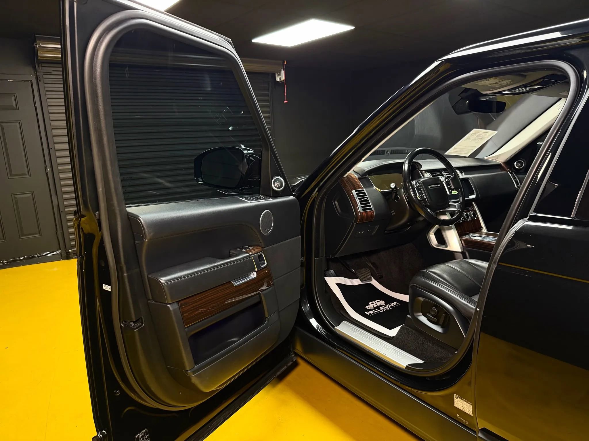 Used 2017 Land Rover Range Rover Sport Utility 4D image 29