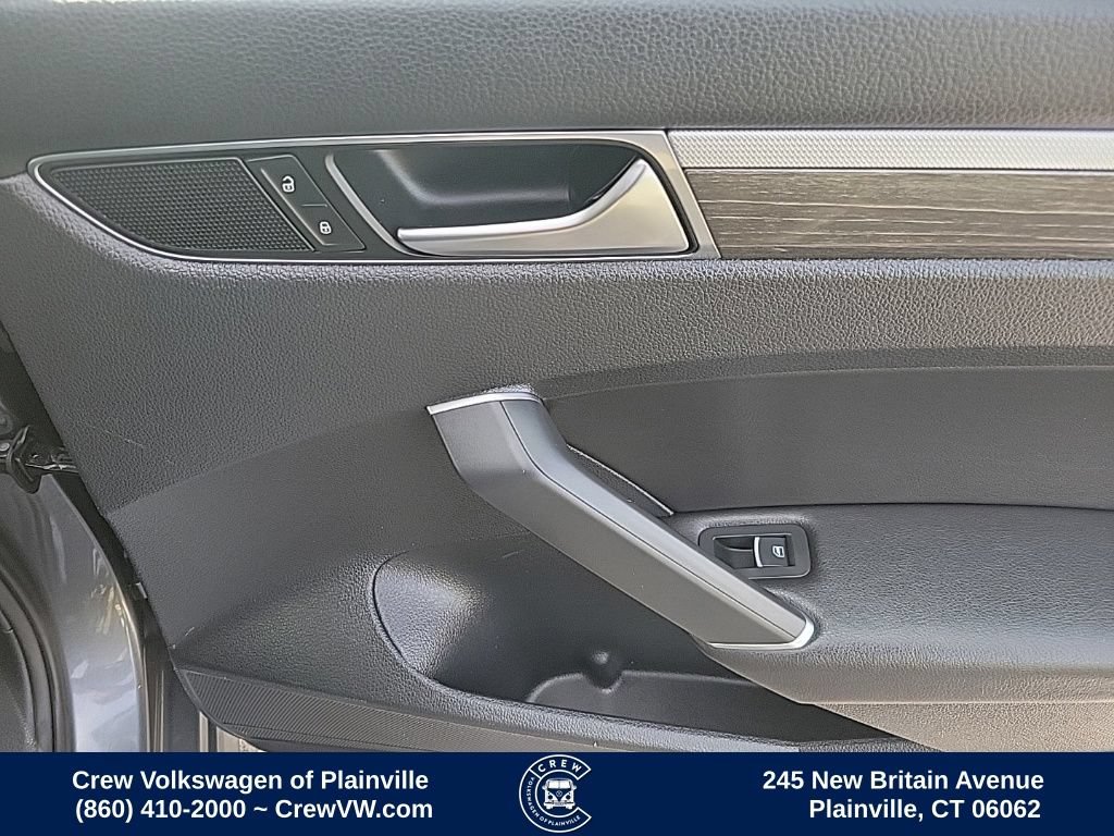 Used 2016 Volkswagen Passat 1.8T SE FWD image 46
