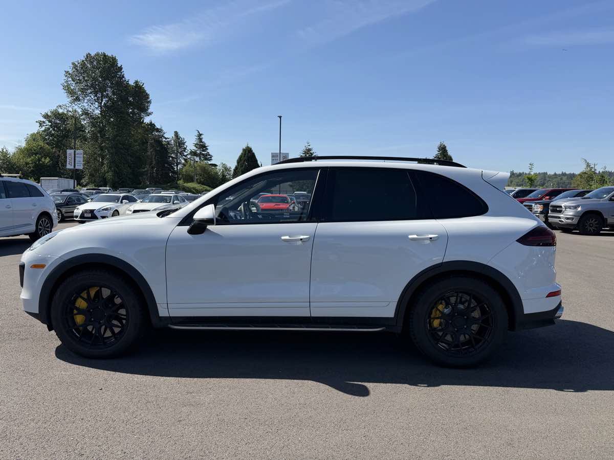Used 2016 Porsche Cayenne Turbo AWD/4WD image 5