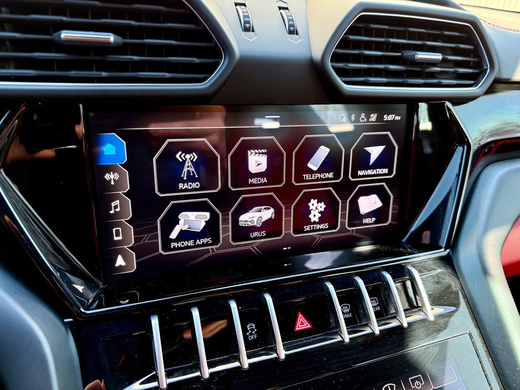 Used 2021 Lamborghini Urus image 37