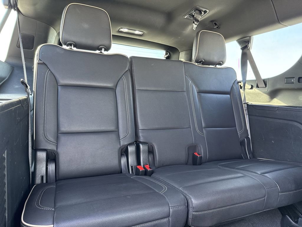 Used 2023 Chevrolet Suburban Premier image 25