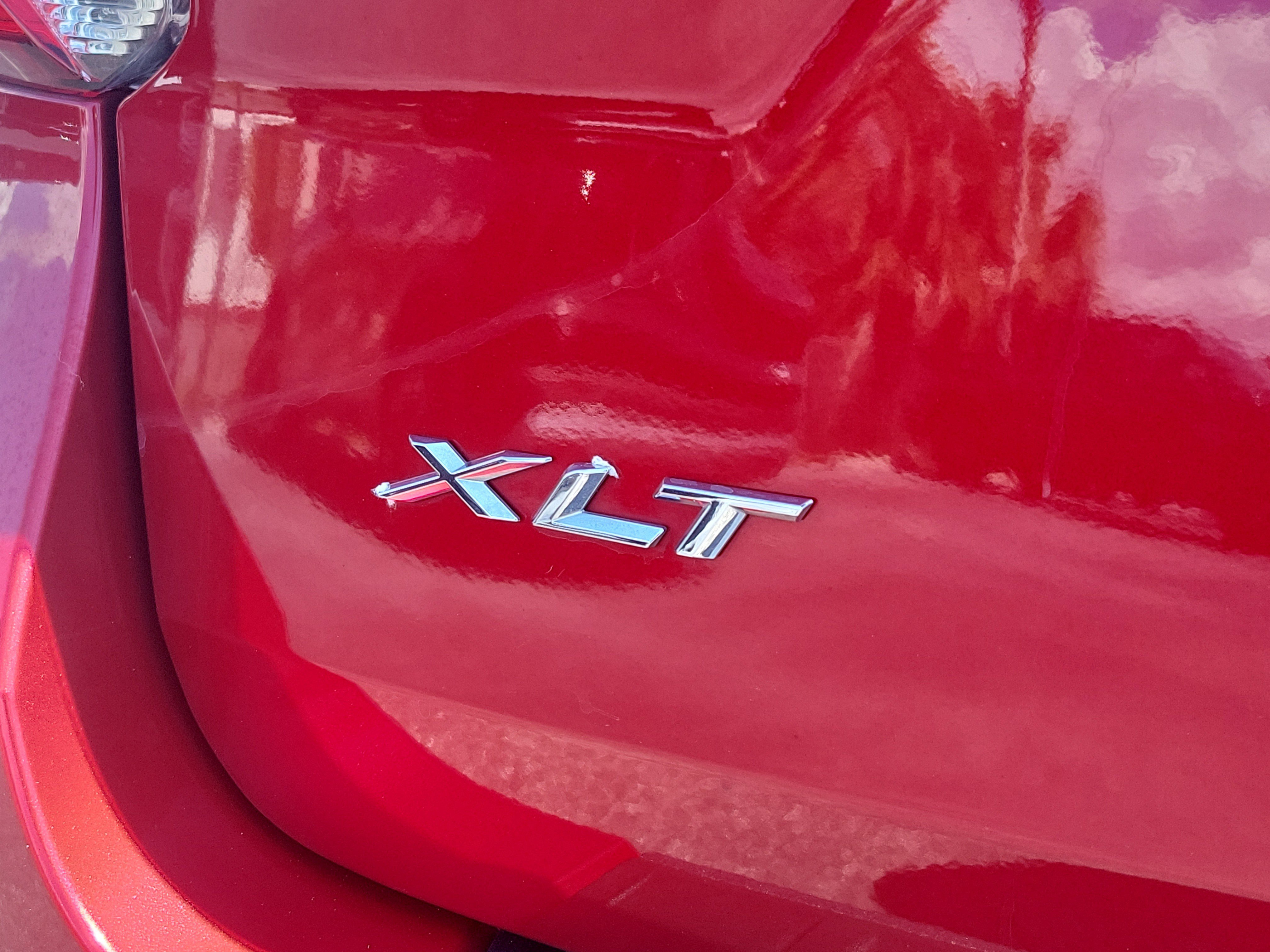 Used 2021 Ford Explorer XLT w/ Equipment Group 202A RWD image 7