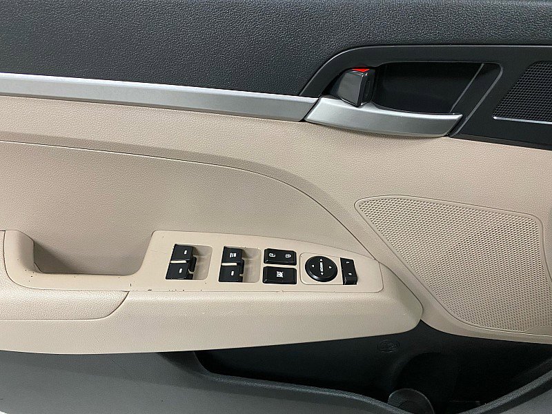Used 2019 Hyundai Elantra SEL image 9