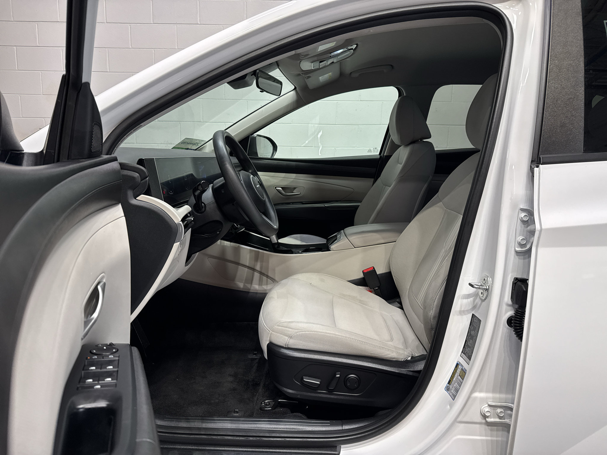 Used 2025 Hyundai Tucson SEL FWD image 14