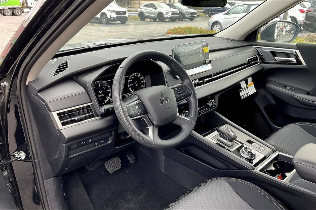 New 2025 Mitsubishi Outlander ES AWD/4WD image 6