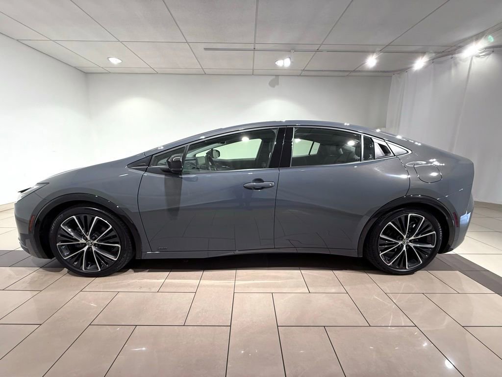 Used 2024 Toyota Prius XLE image 2