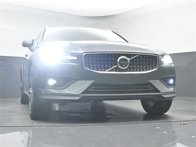 New 2026 Volvo V60 B5 Cross Country Plus w/ Protection Package Premier image 38