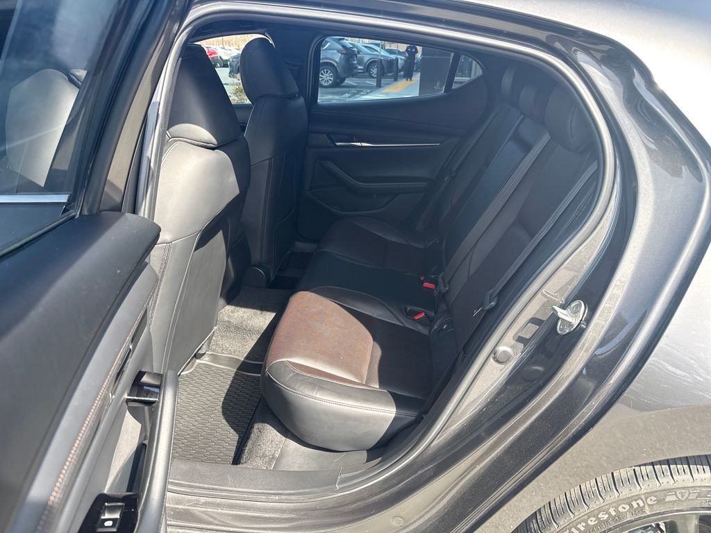 Used 2021 MAZDA MAZDA3 Hatchback w/Premium Plus Pkg image 30