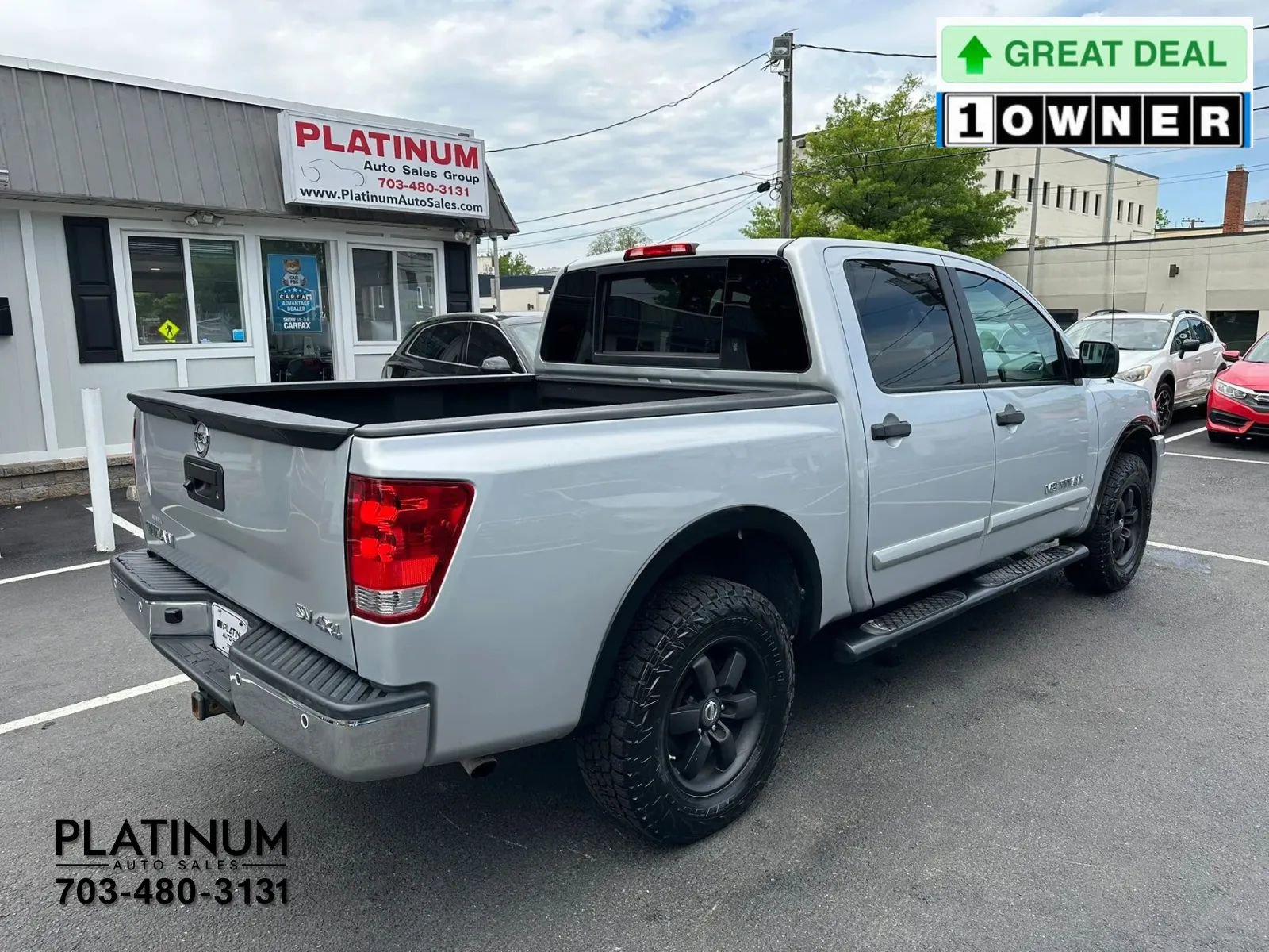 Used 2015 Nissan Titan SV w/ SV Value Truck Package AWD/4WD image 5